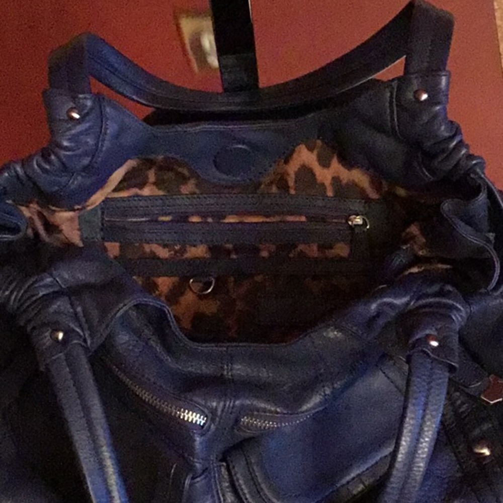 Handbag - Picture 3 of 6